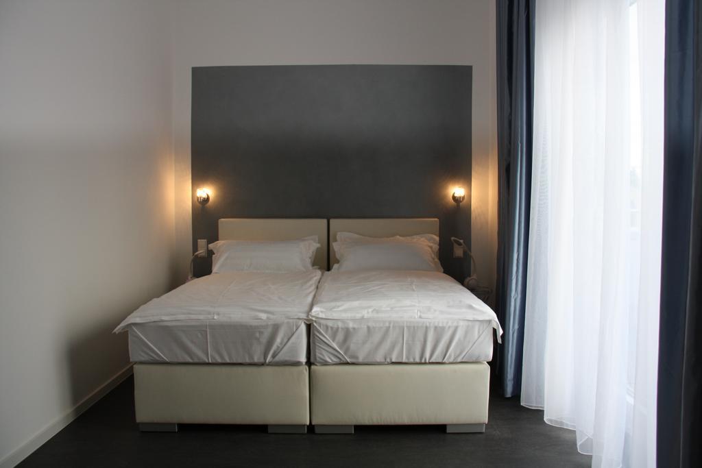 Отель Victoria Living Jockgrim Экстерьер фото