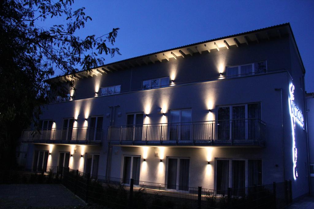 Отель Victoria Living Jockgrim Экстерьер фото